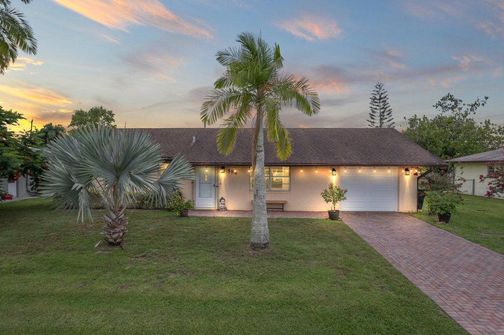 Photo of 586 SE Maple Terrace, Port Saint Lucie, FL 34953 (MLS # R11004046)