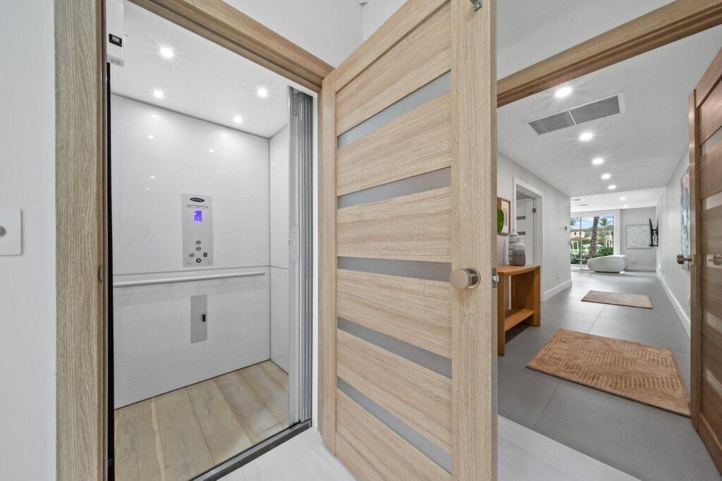 SAILFISH POINT - Residential