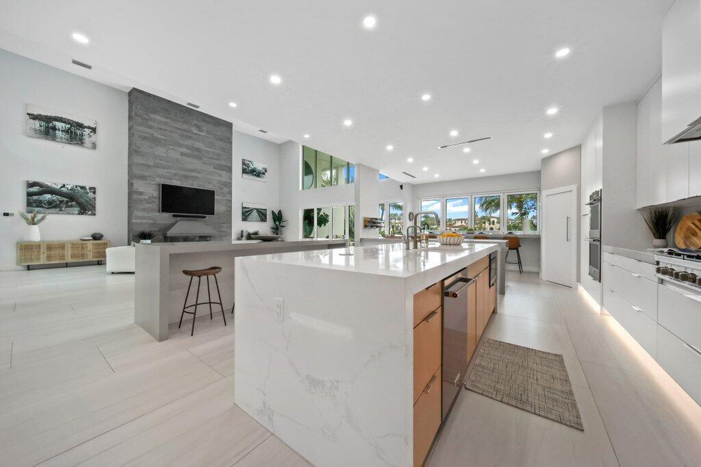 SAILFISH POINT - Residential