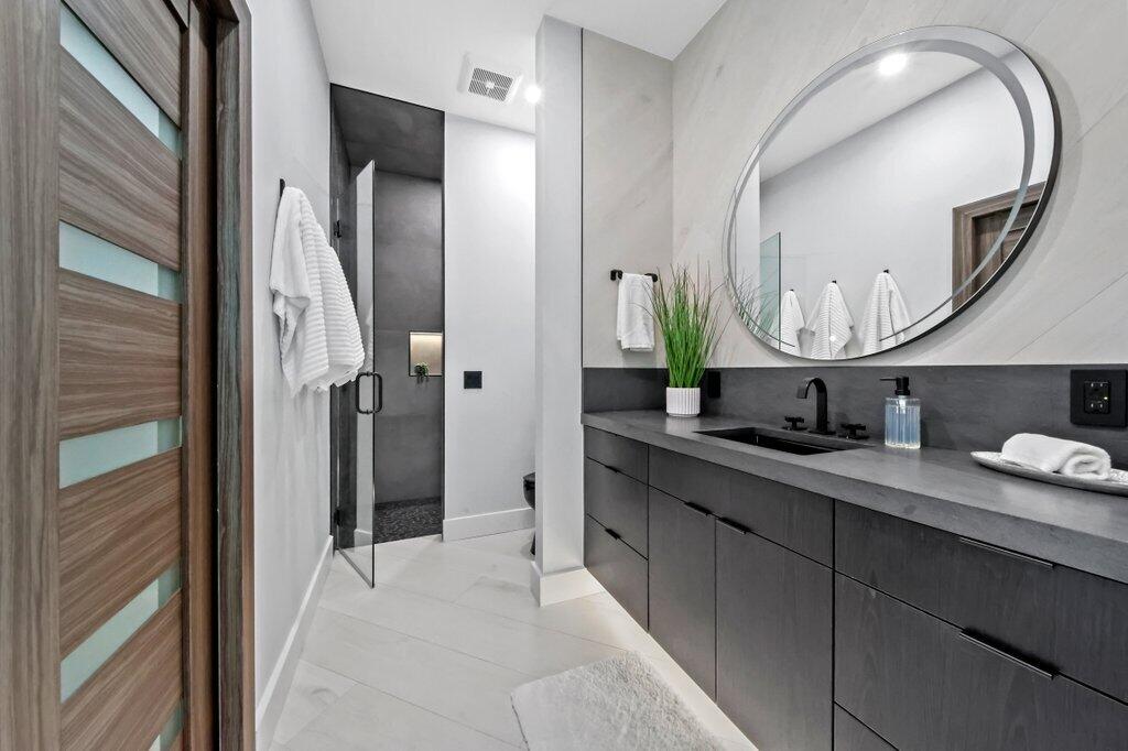 SAILFISH POINT - Residential