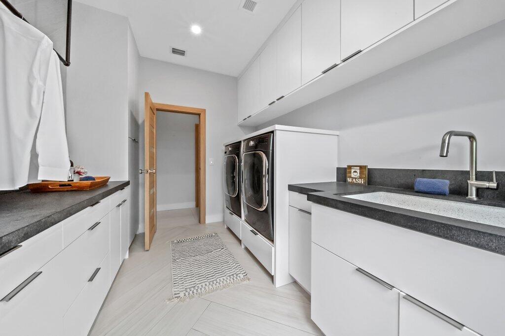 SAILFISH POINT - Residential