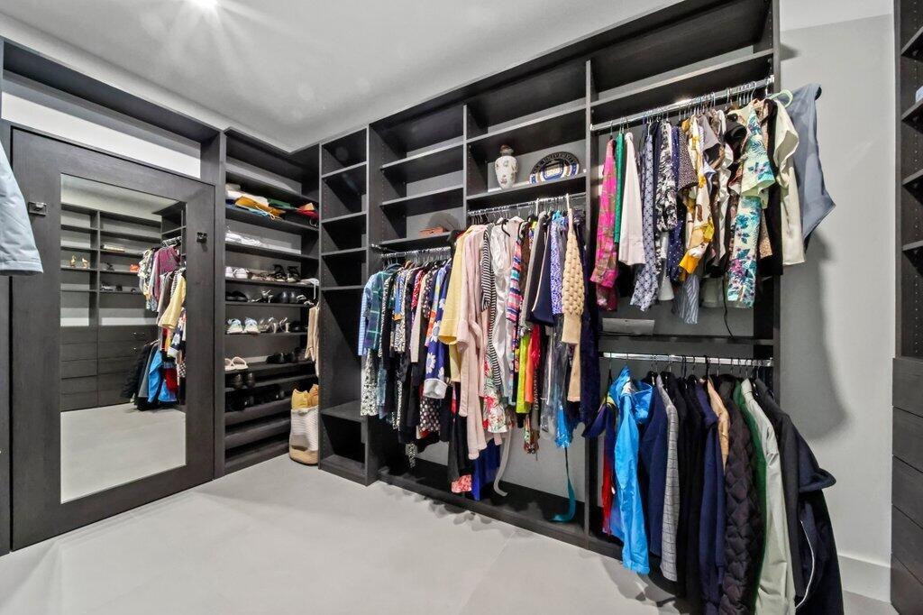 SAILFISH POINT - Residential