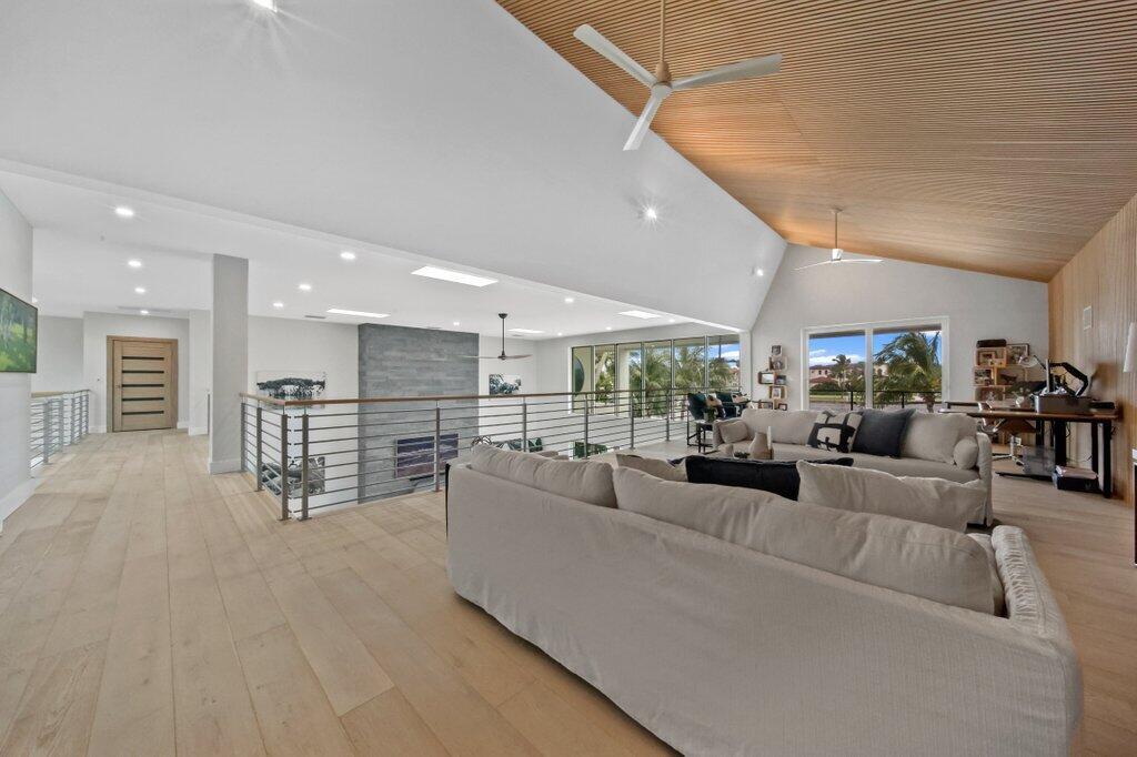 SAILFISH POINT - Residential