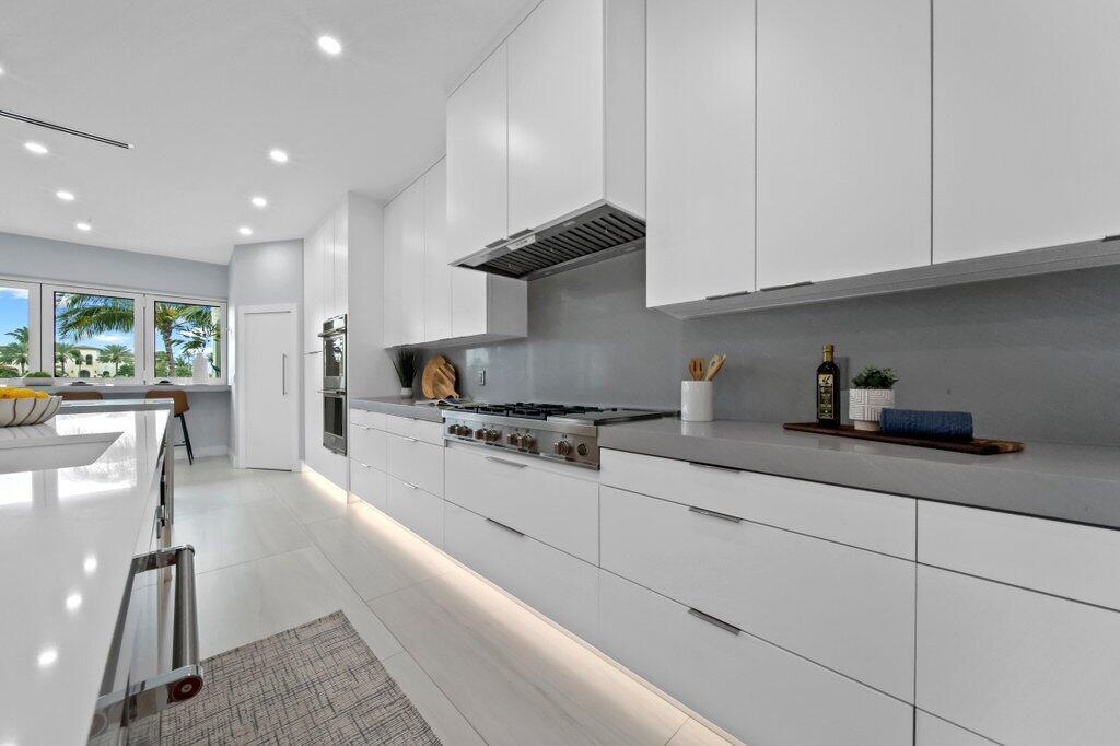 SAILFISH POINT - Residential