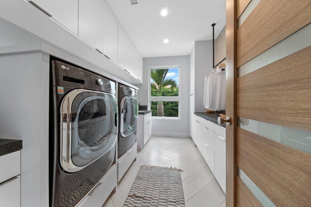 SAILFISH POINT - Residential