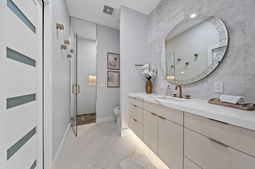 SAILFISH POINT - Residential