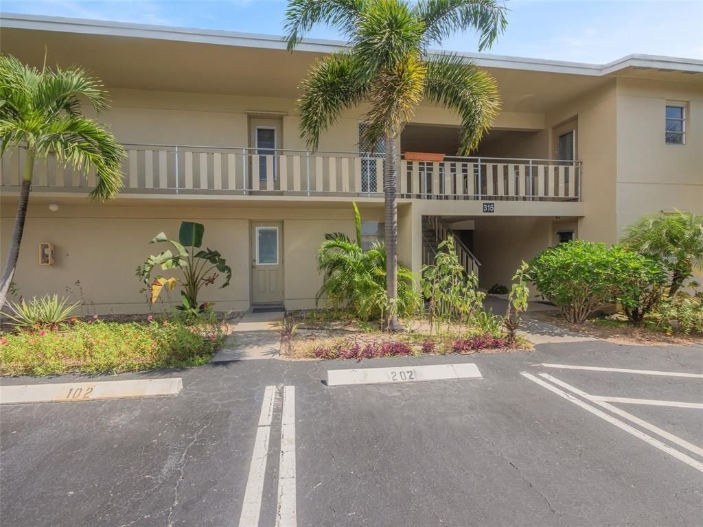 Photo of 410 NE 17th Ave #204, Boynton Beach, FL 33435 (MLS # F10534881)
