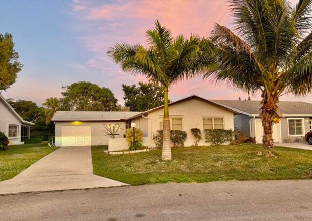 Photo of 4190 Pine Green Run, Lake Worth, FL 33467 (MLS # R11161377)