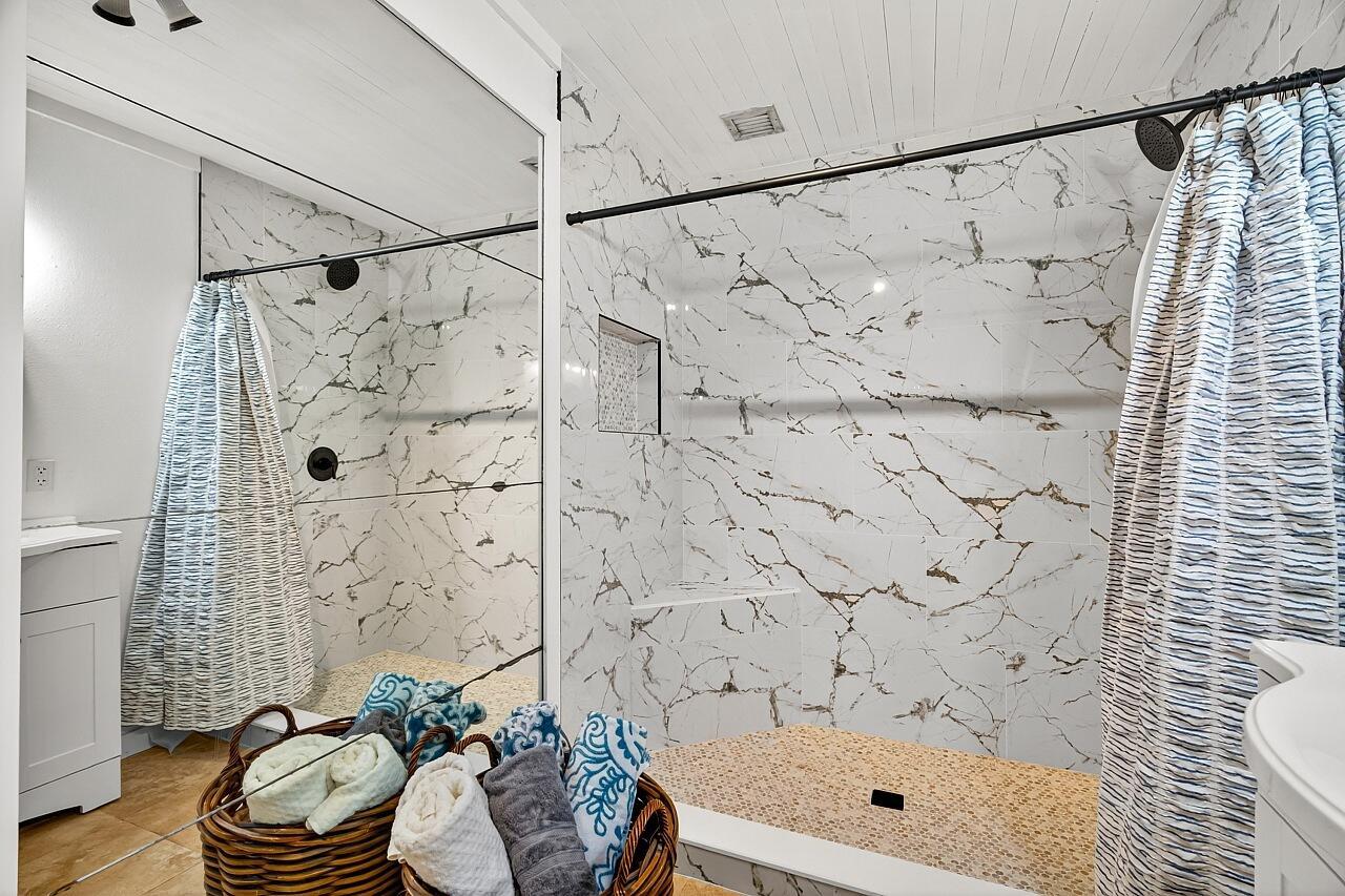 VERO LAKE ESTATES UNIT J - Residential