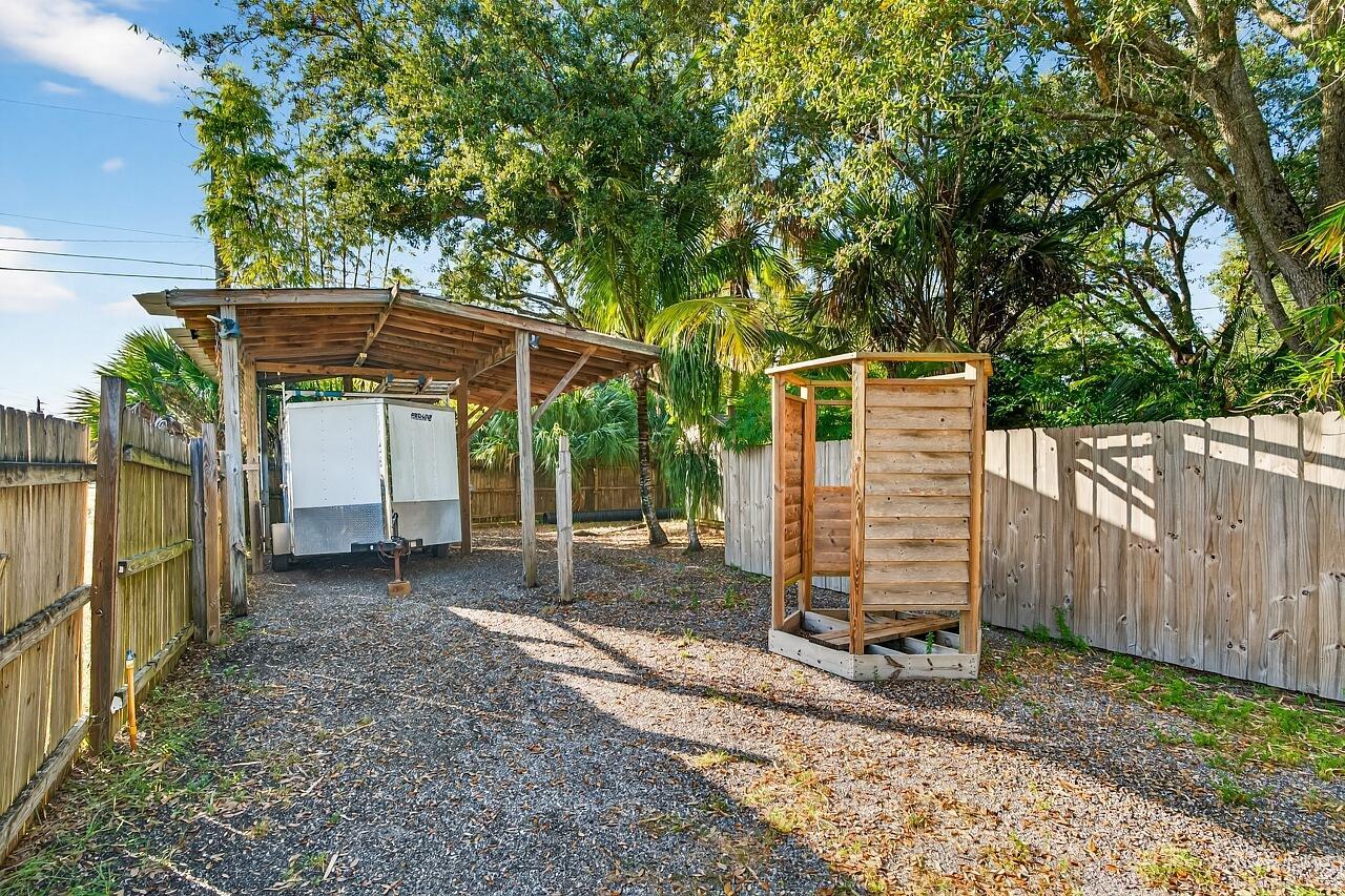 VERO LAKE ESTATES UNIT J - Residential