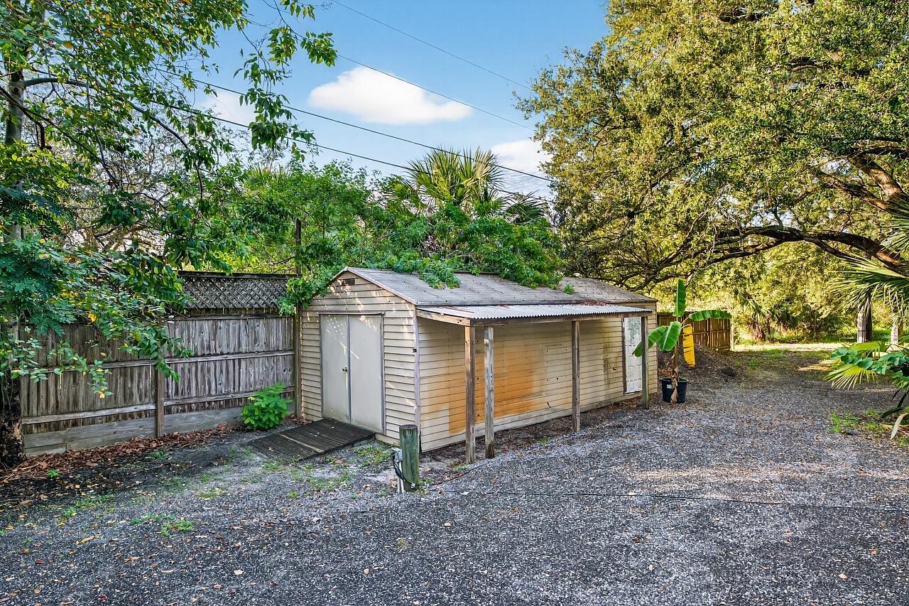 VERO LAKE ESTATES UNIT J - Residential