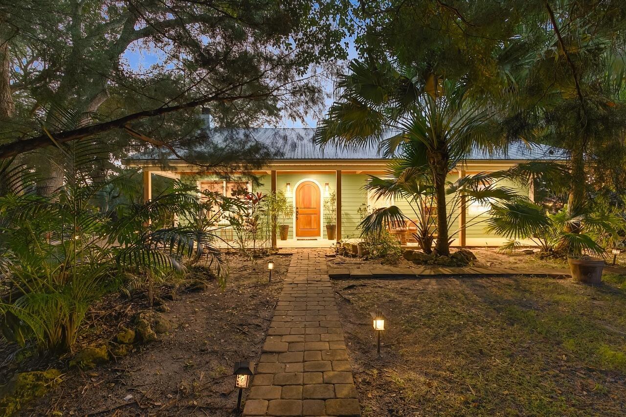 VERO LAKE ESTATES UNIT J - Residential