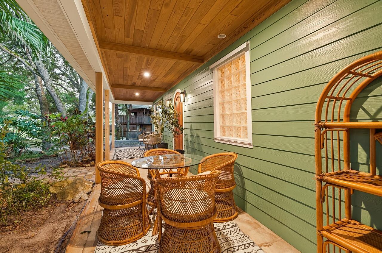 VERO LAKE ESTATES UNIT J - Residential