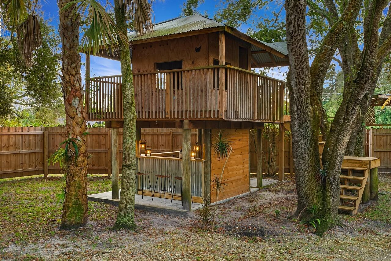 VERO LAKE ESTATES UNIT J - Residential