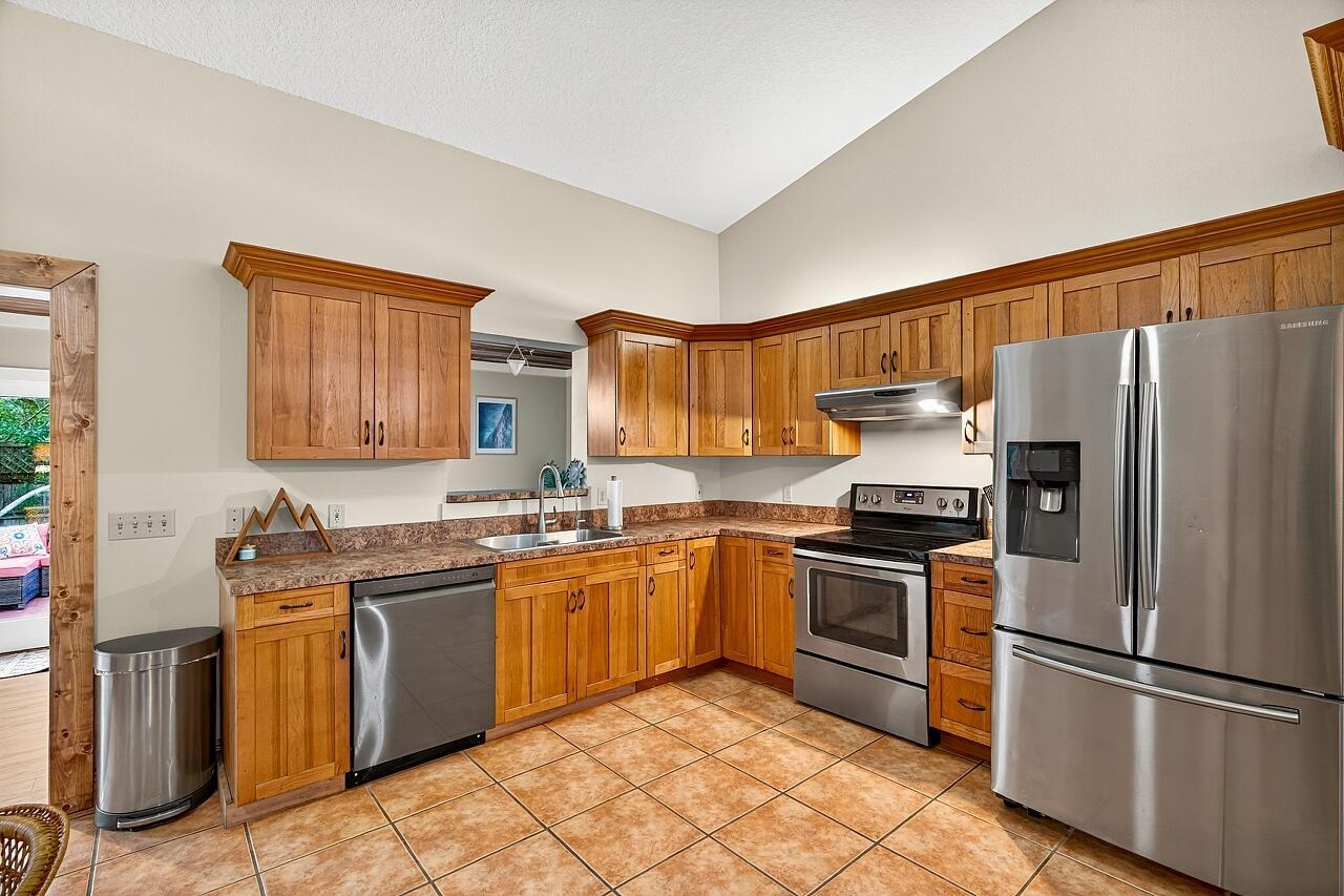 VERO LAKE ESTATES UNIT J - Residential