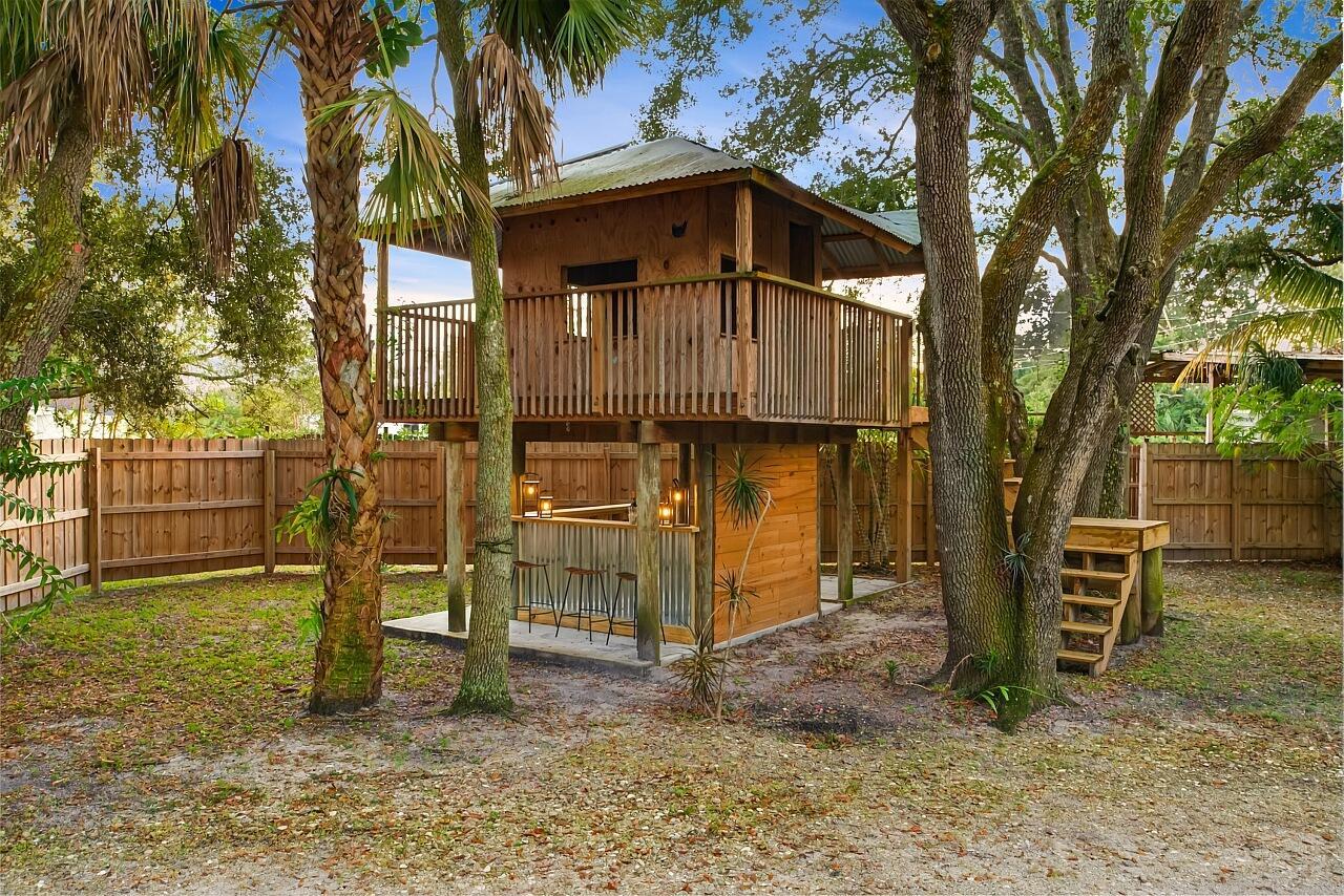 VERO LAKE ESTATES UNIT J - Residential