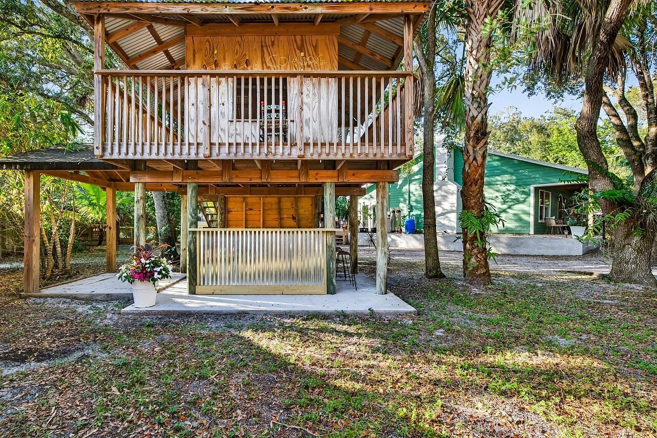 VERO LAKE ESTATES UNIT J - Residential