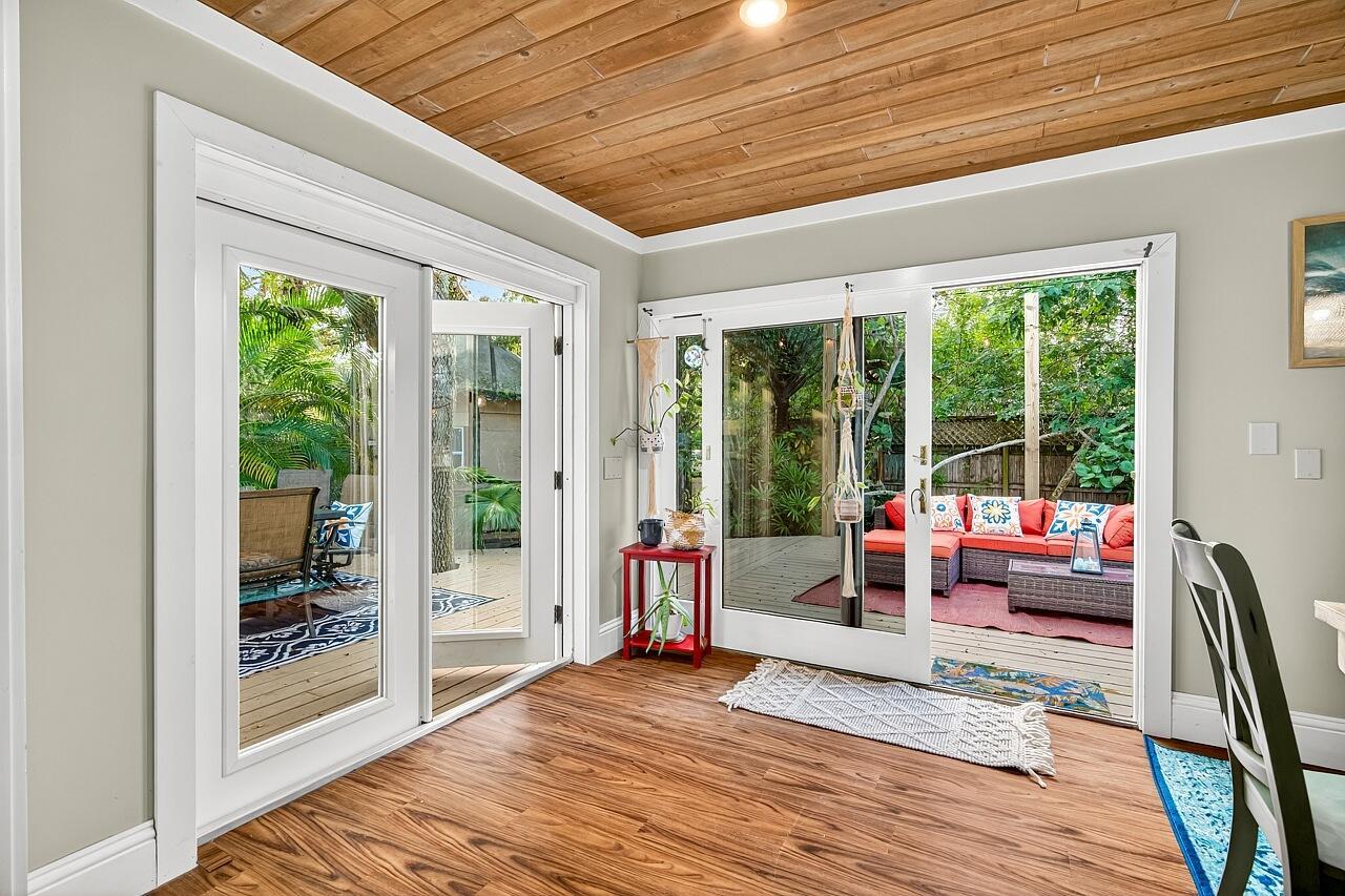 VERO LAKE ESTATES UNIT J - Residential