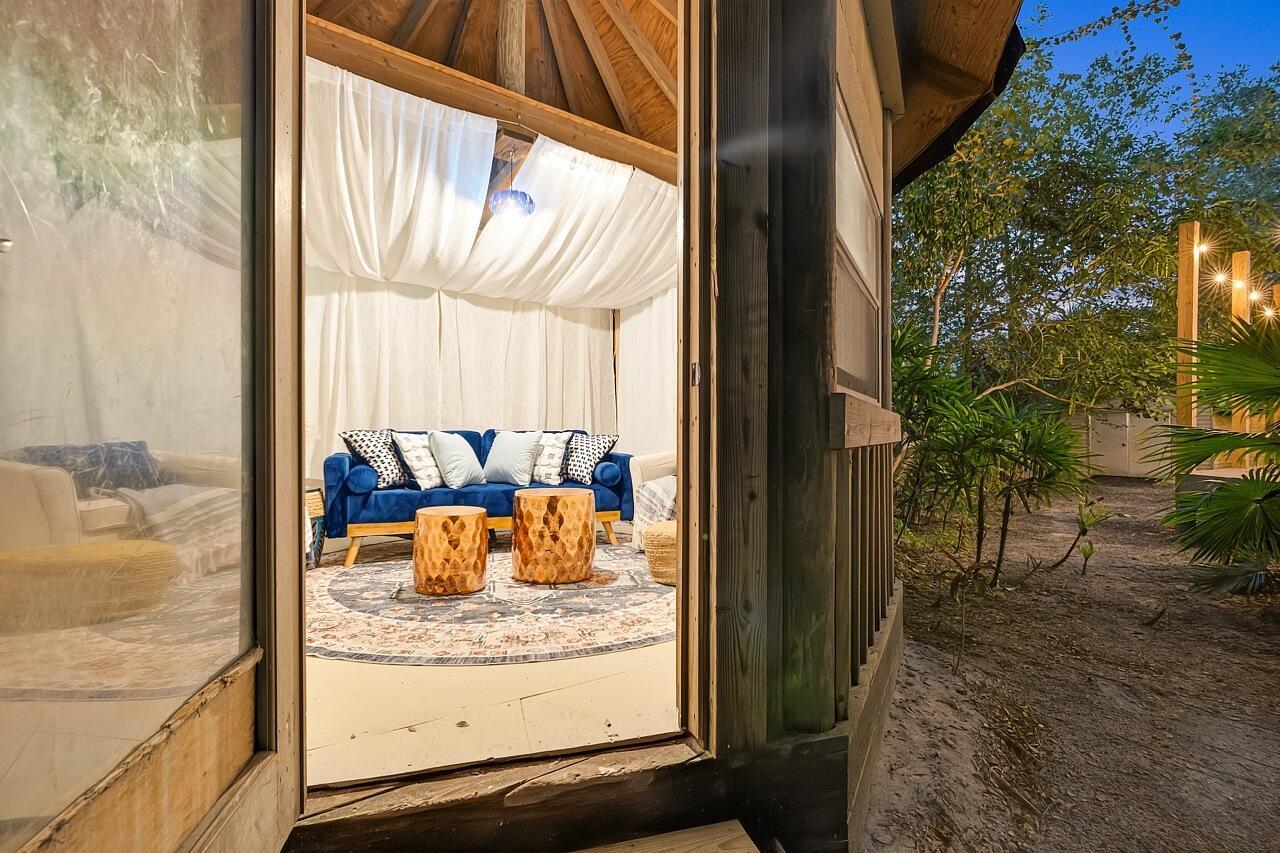 VERO LAKE ESTATES UNIT J - Residential