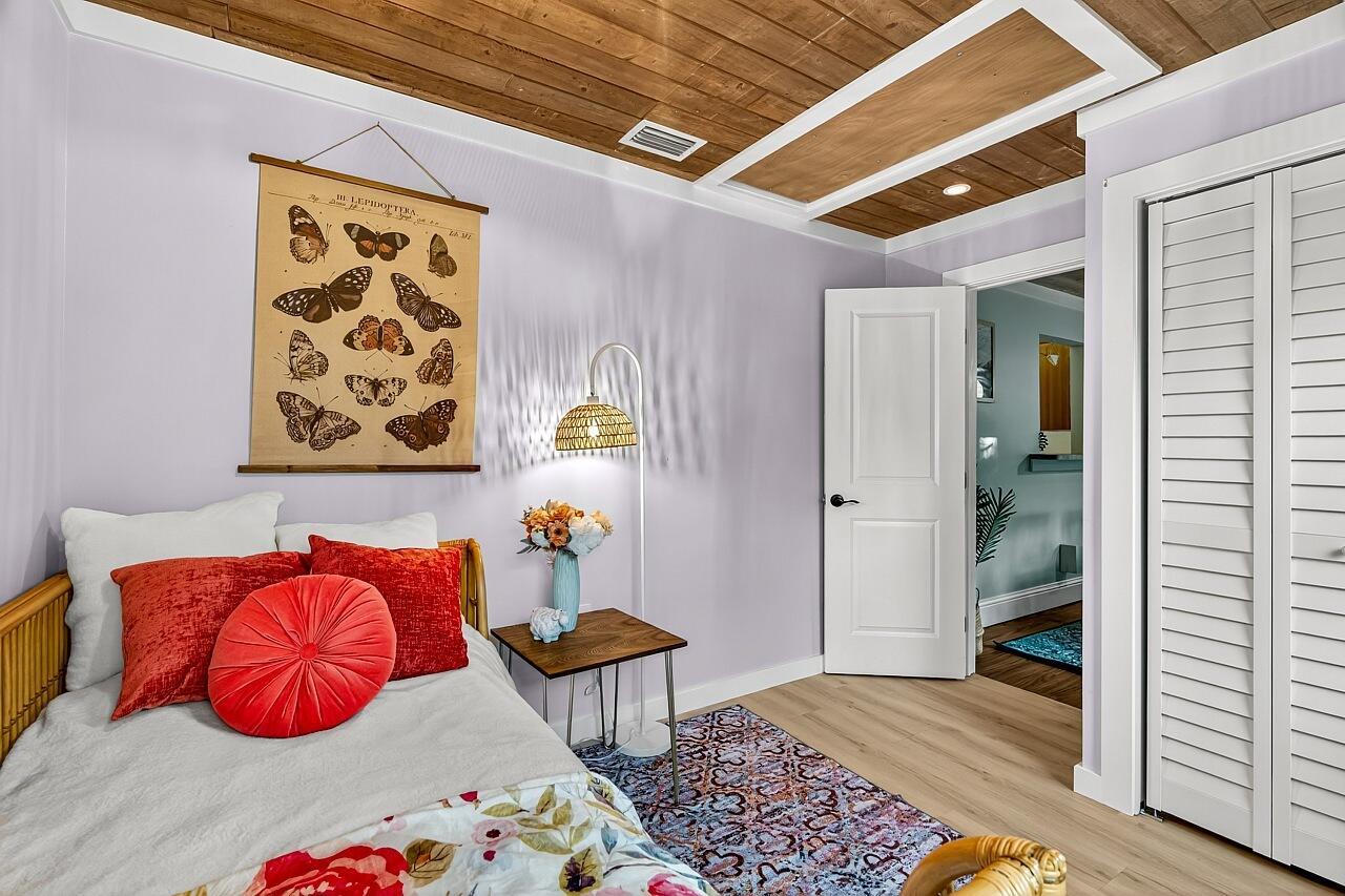 VERO LAKE ESTATES UNIT J - Residential