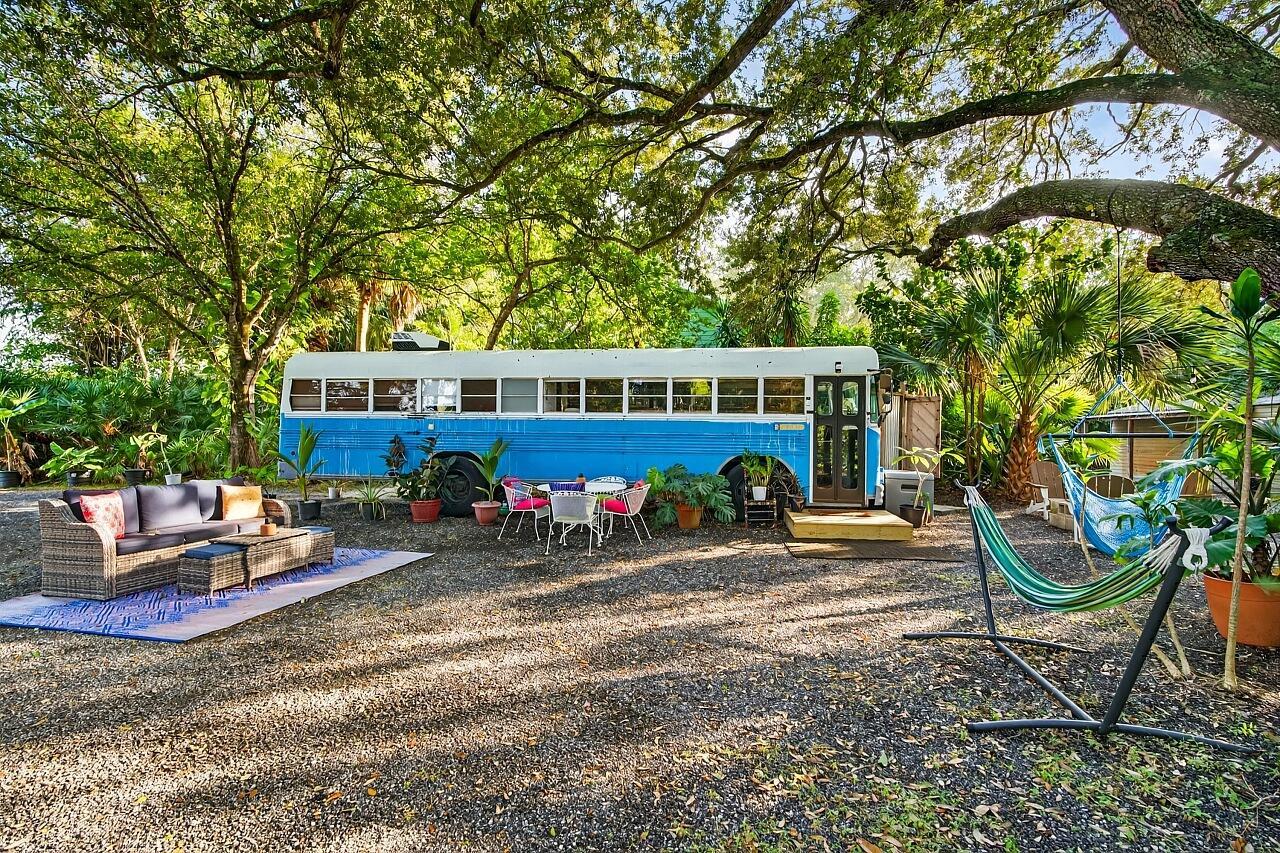 VERO LAKE ESTATES UNIT J - Residential