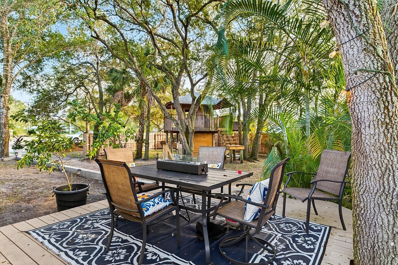 VERO LAKE ESTATES UNIT J - Residential