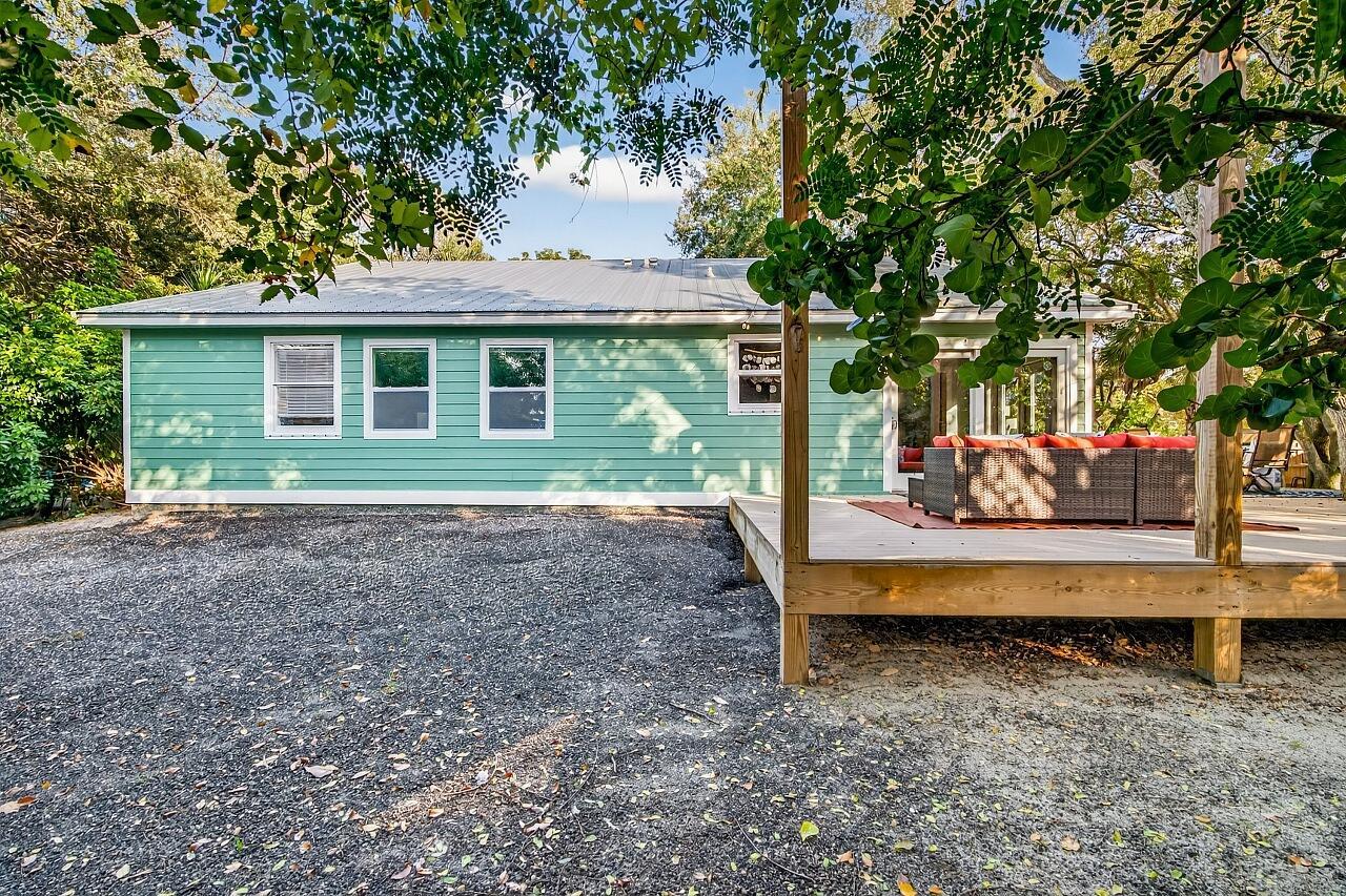 VERO LAKE ESTATES UNIT J - Residential