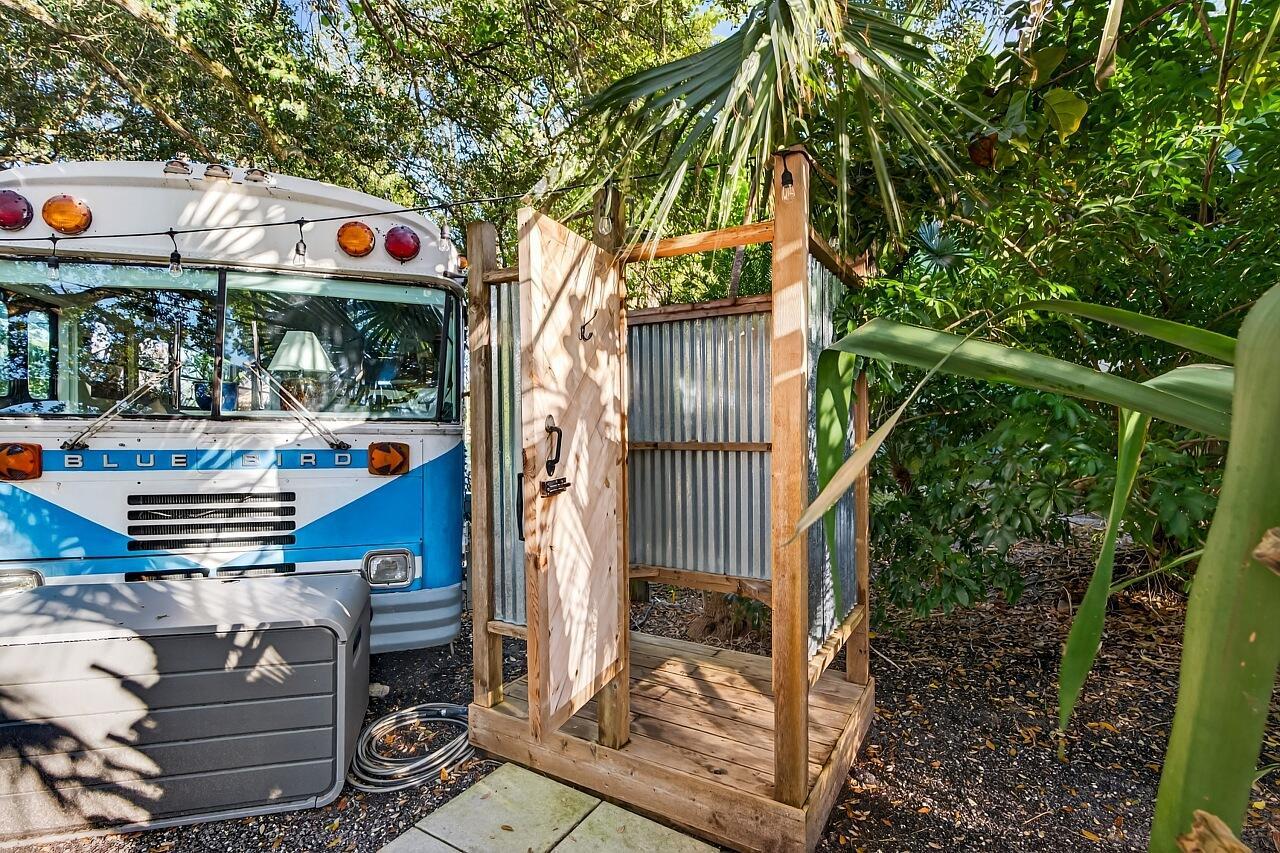 VERO LAKE ESTATES UNIT J - Residential