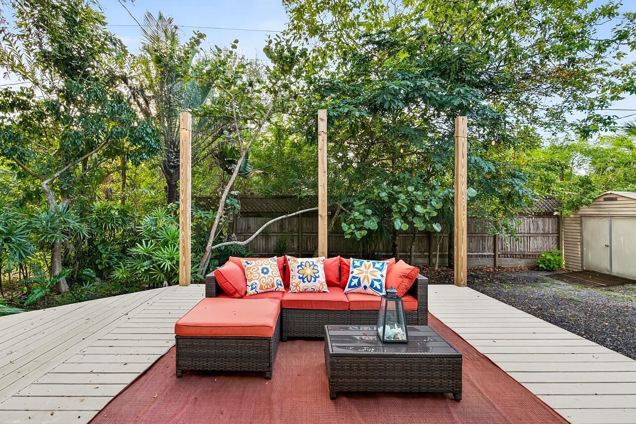 VERO LAKE ESTATES UNIT J - Residential