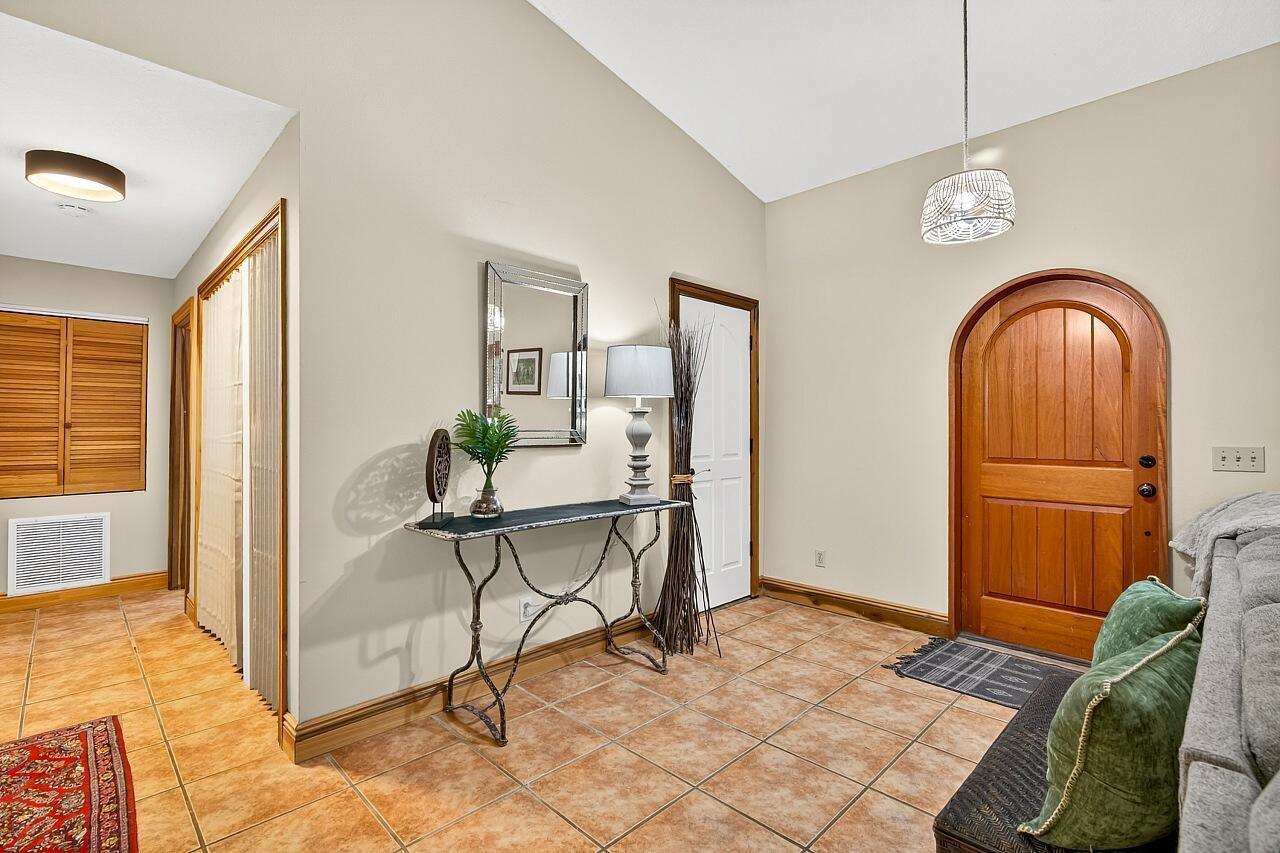 VERO LAKE ESTATES UNIT J - Residential