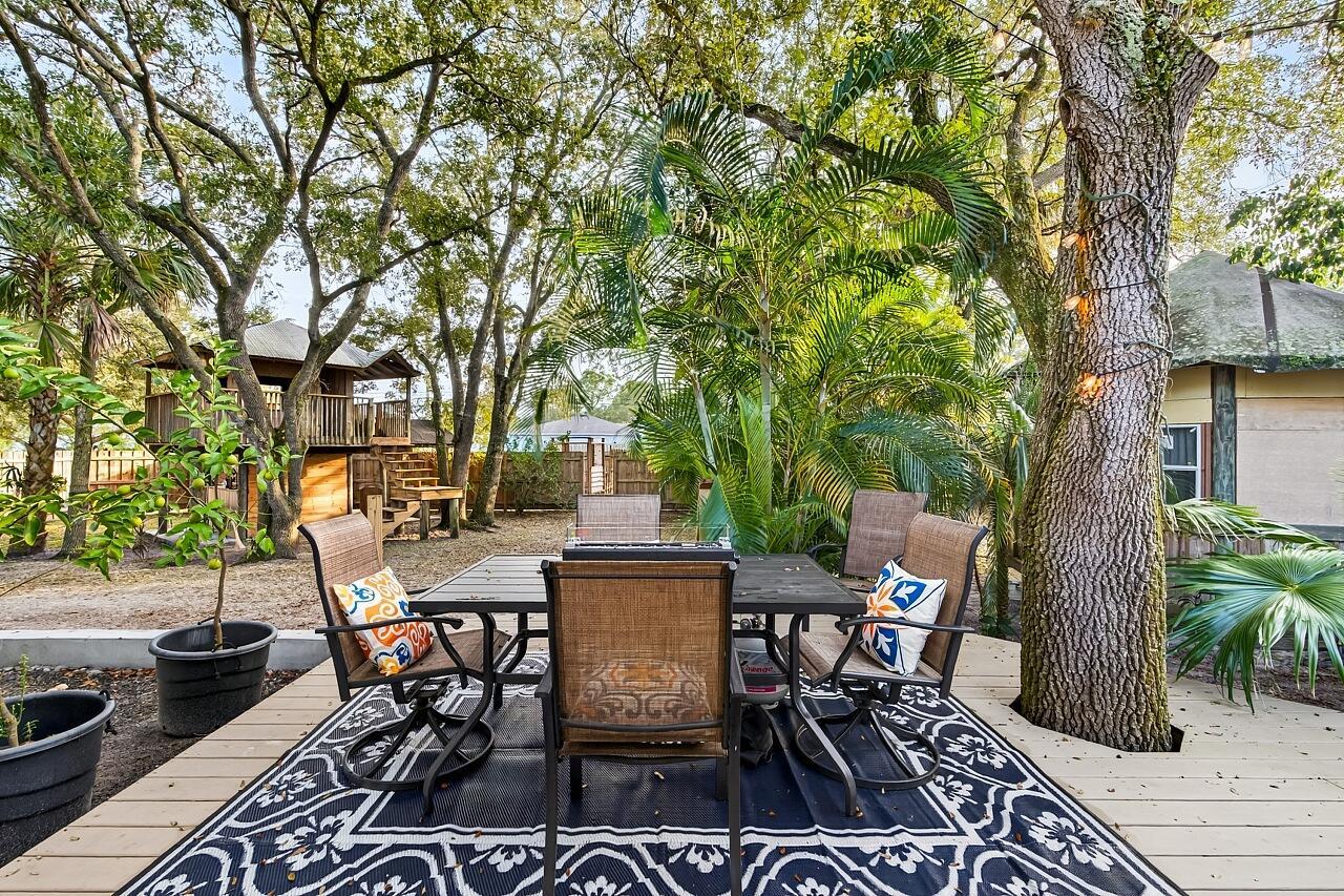 VERO LAKE ESTATES UNIT J - Residential