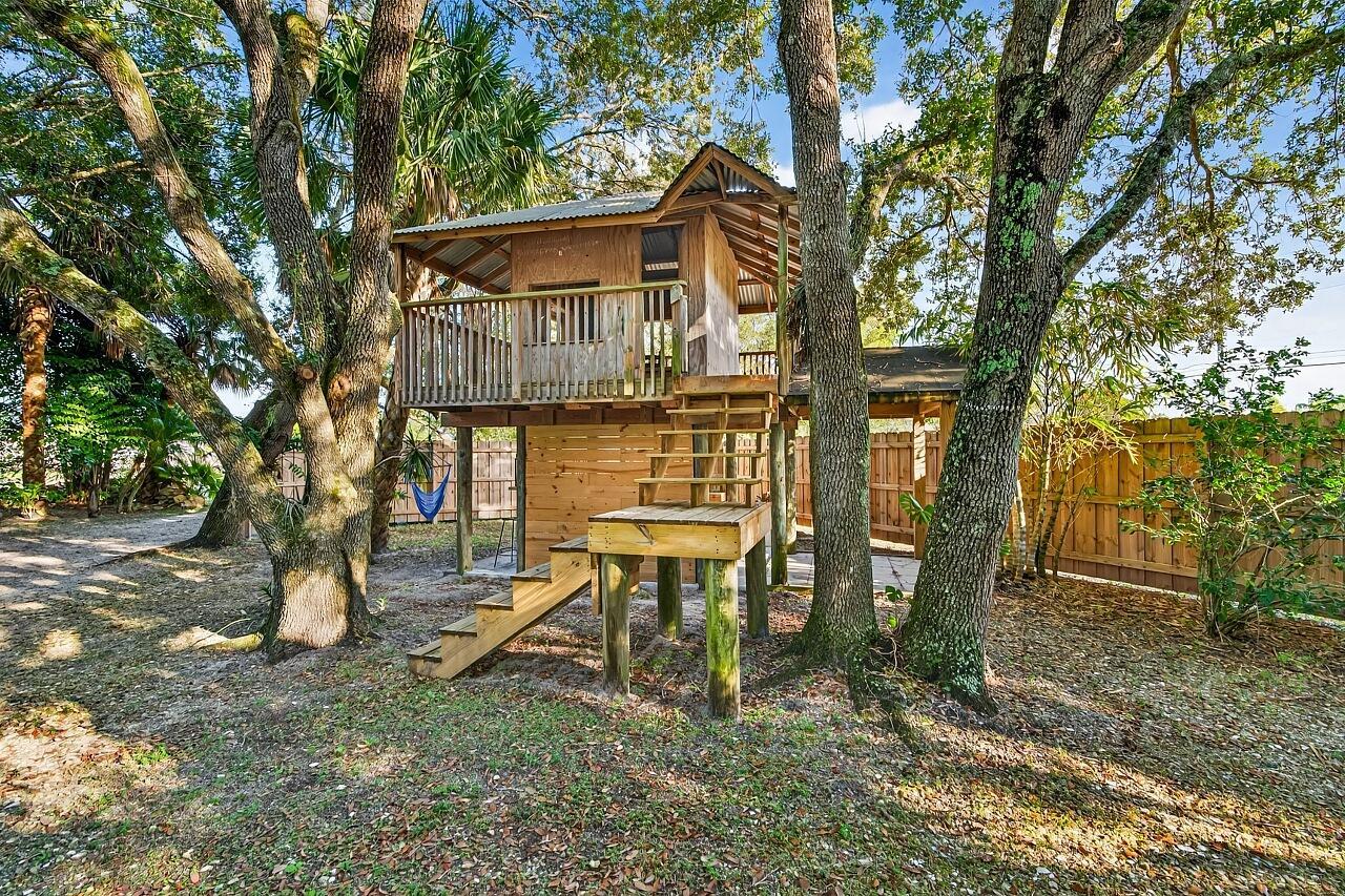 VERO LAKE ESTATES UNIT J - Residential