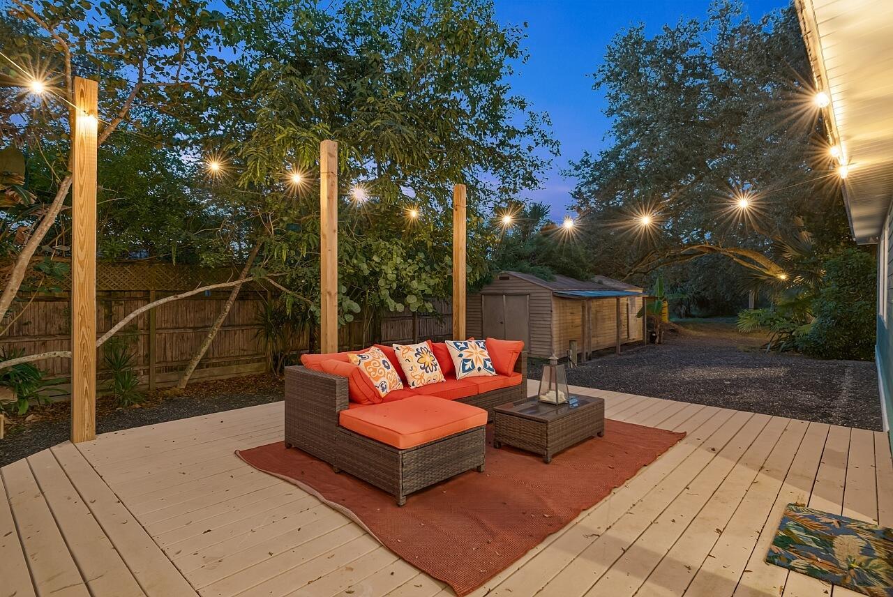 VERO LAKE ESTATES UNIT J - Residential