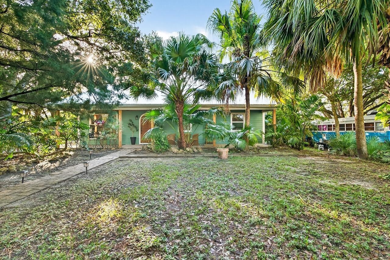 VERO LAKE ESTATES UNIT J - Residential