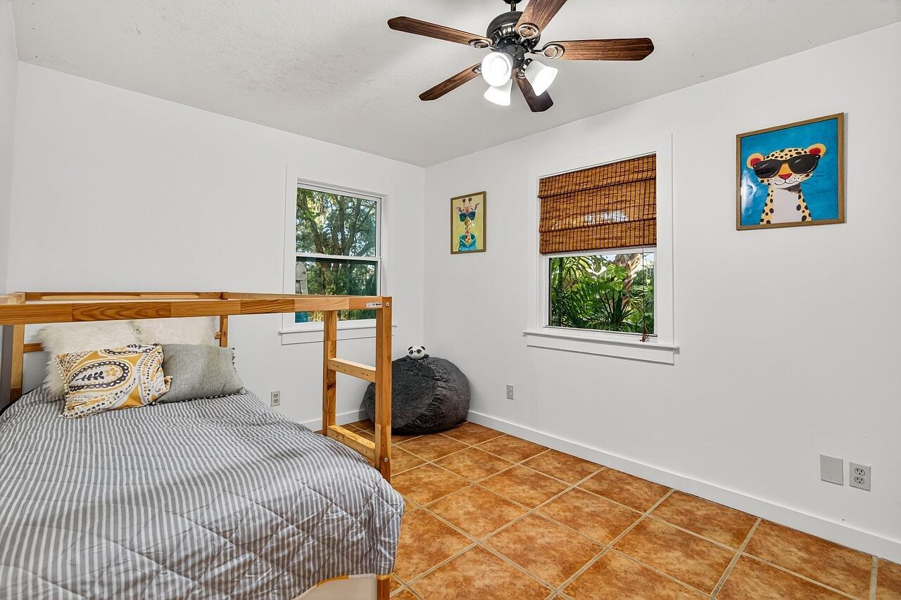 VERO LAKE ESTATES UNIT J - Residential