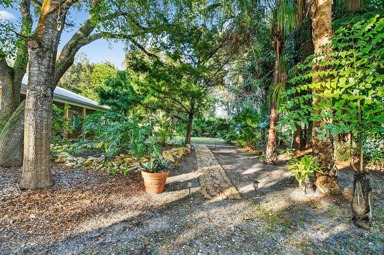 VERO LAKE ESTATES UNIT J - Residential