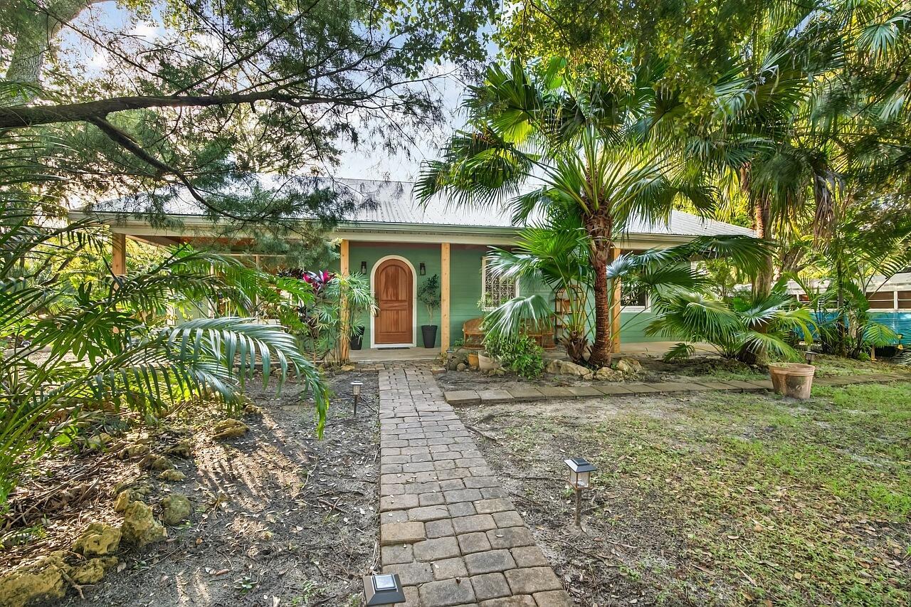 VERO LAKE ESTATES UNIT J - Residential