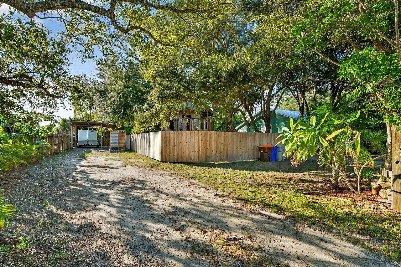 VERO LAKE ESTATES UNIT J - Residential