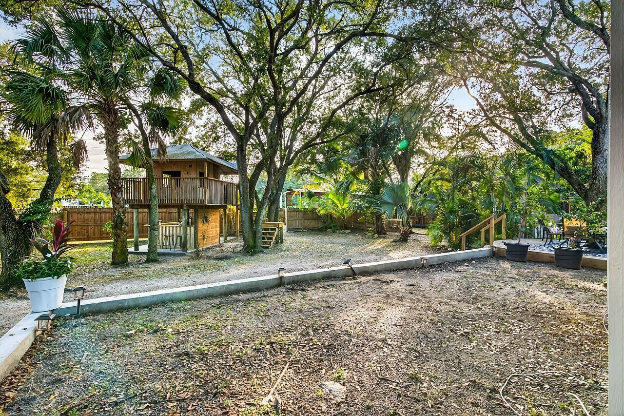 VERO LAKE ESTATES UNIT J - Residential