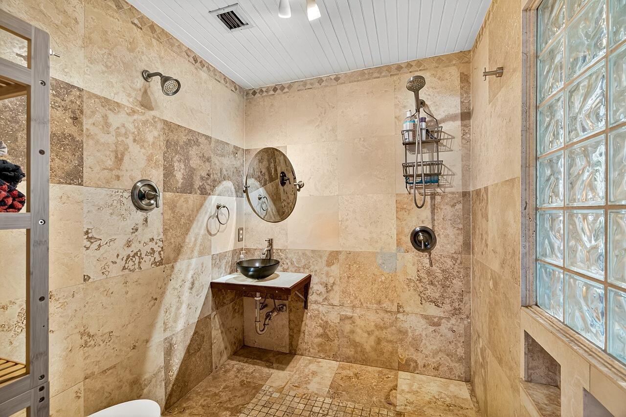 VERO LAKE ESTATES UNIT J - Residential