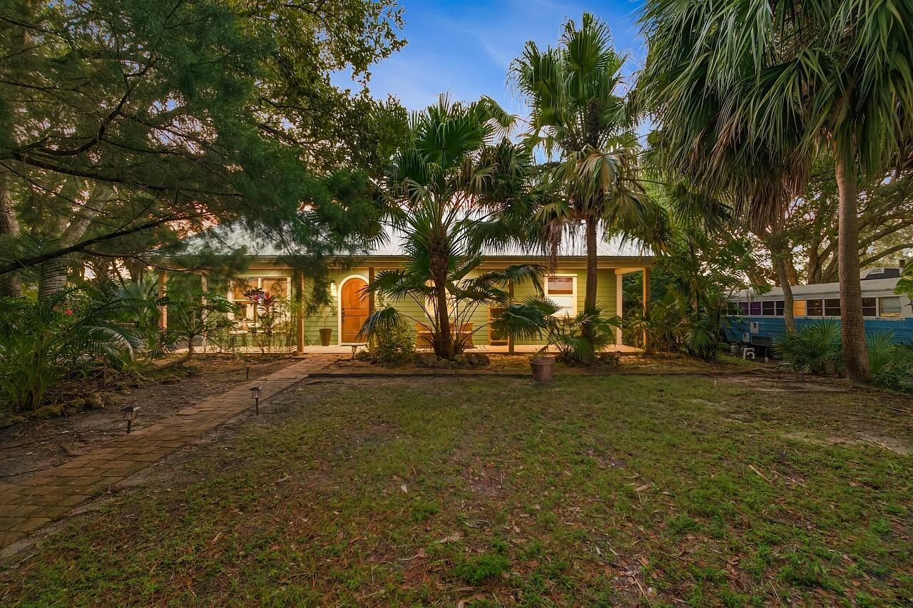 VERO LAKE ESTATES UNIT J - Residential