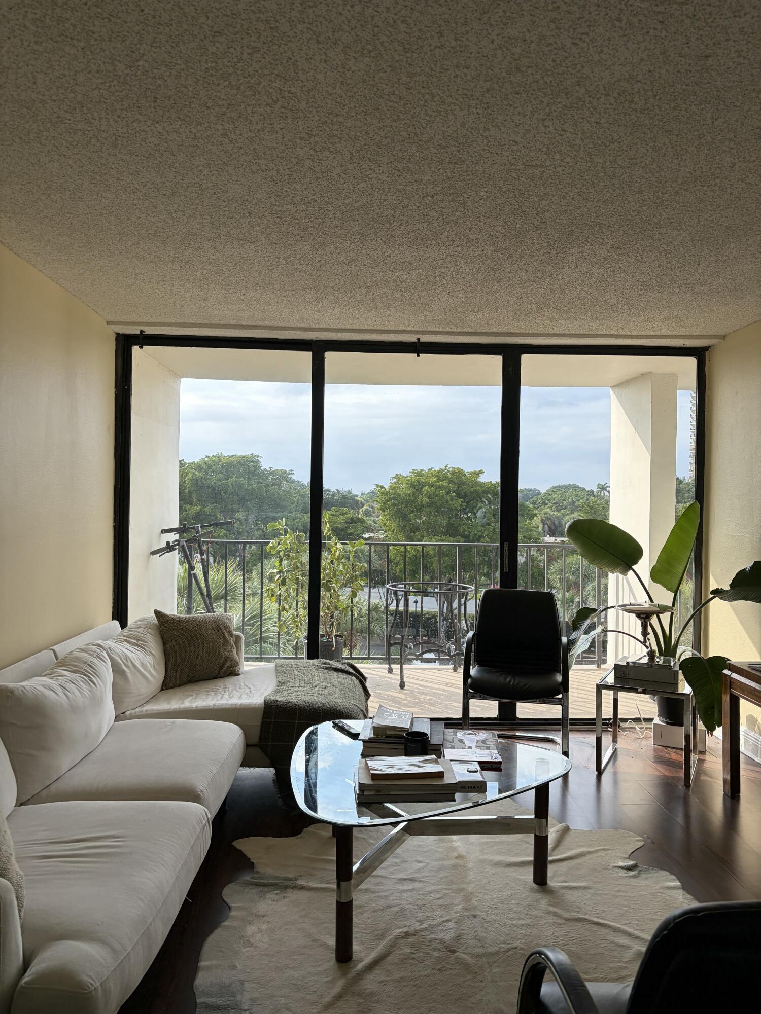 LAKESHORE CLUB CONDO - Residential Lease