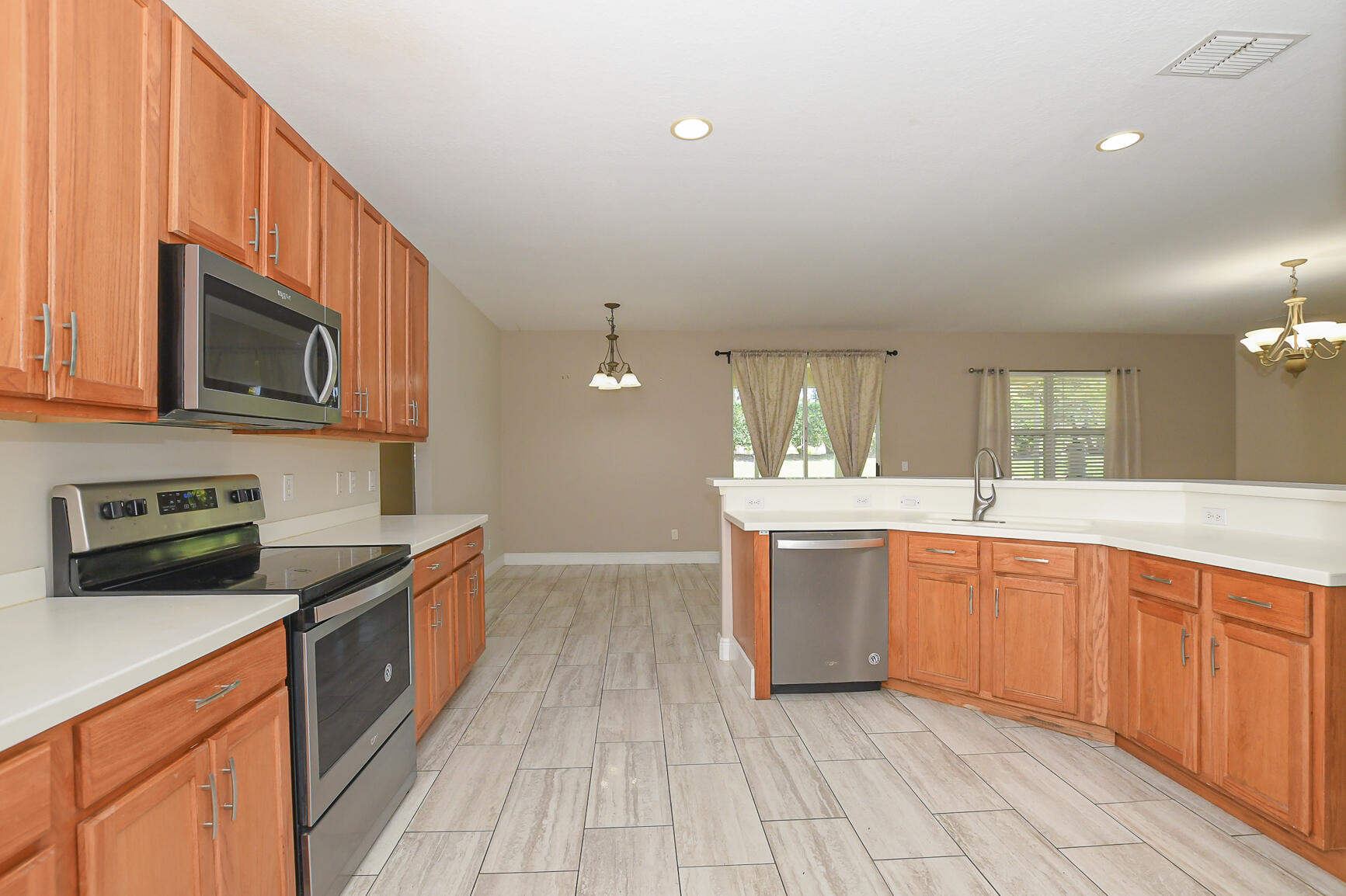 """OAKS OF VERO PD PHASE I,THE""" - Residential Lease