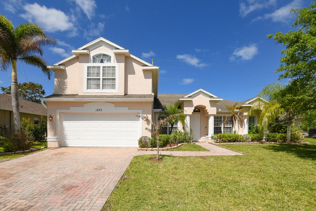 Photo of 1273 Scarlet Oak Circle, Vero Beach, FL 32966 (MLS # B26016987)
