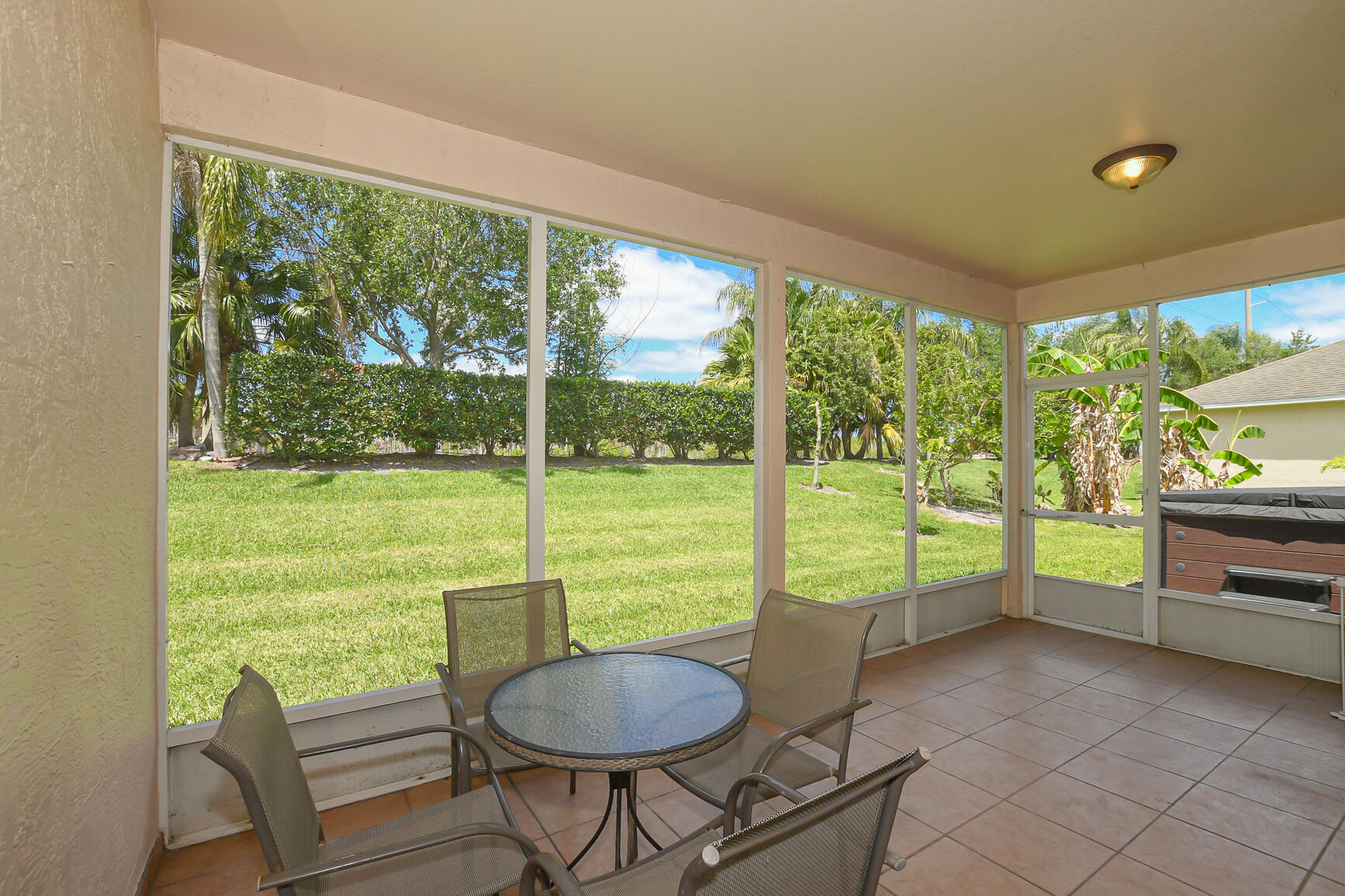 """OAKS OF VERO PD PHASE I,THE""" - Residential Lease