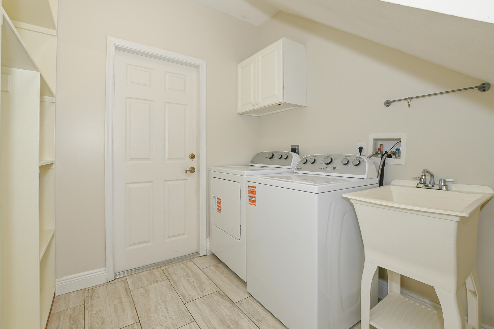 """OAKS OF VERO PD PHASE I,THE""" - Residential Lease