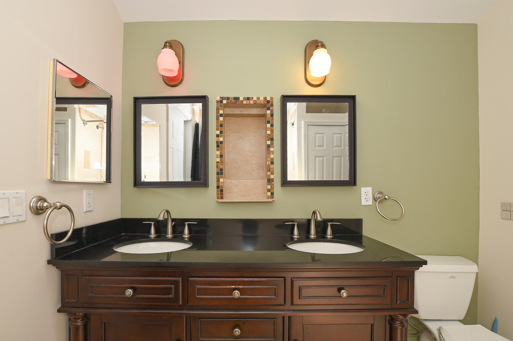 """OAKS OF VERO PD PHASE I,THE""" - Residential Lease