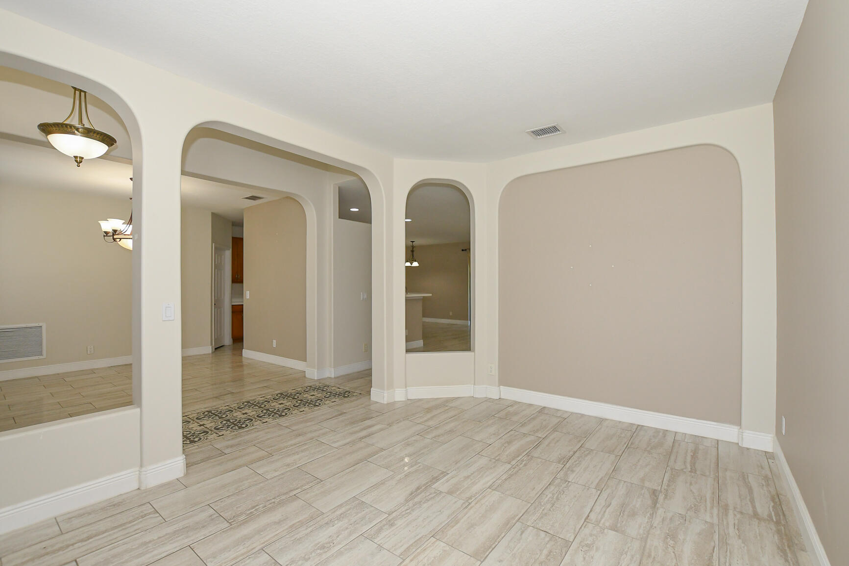 """OAKS OF VERO PD PHASE I,THE""" - Residential Lease