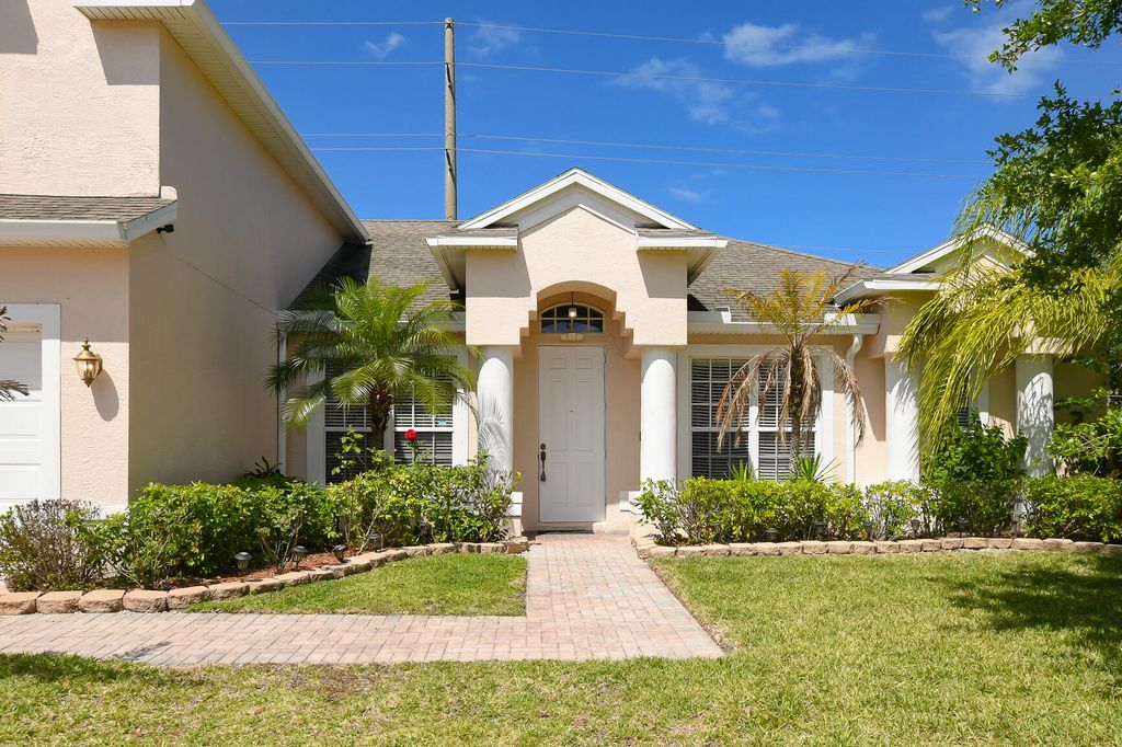 Photo of 1273 Scarlet Oak Circle, Vero Beach, FL 32966 (MLS # B26016987)