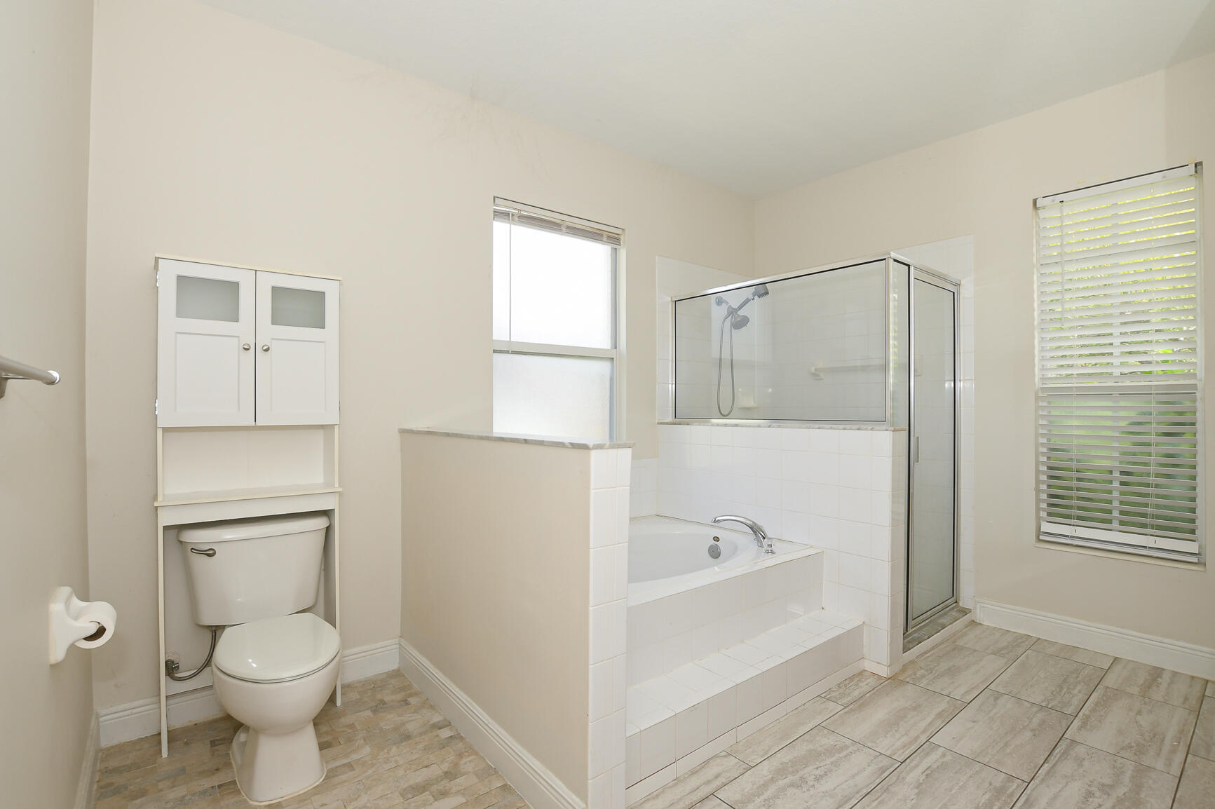 """OAKS OF VERO PD PHASE I,THE""" - Residential Lease